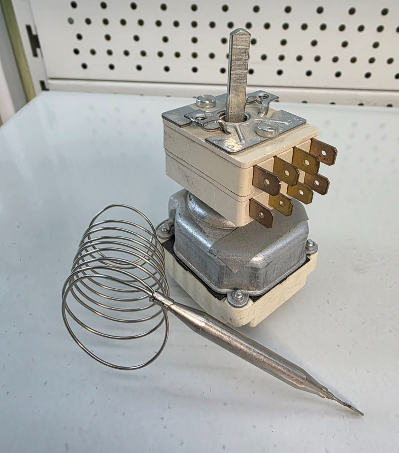 TERMOSTAT TROFAZNI SA PREDPREKIDAČEM TPP ZA FRITEZE 200C BEZ HOLENDERA 55.34632.102 EGO